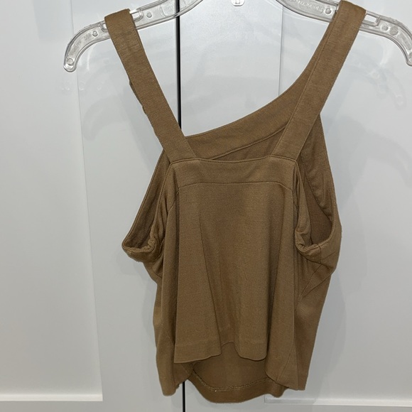 Asymmetrical Top with Thick Straps & Clasp - Picture 2 of 4